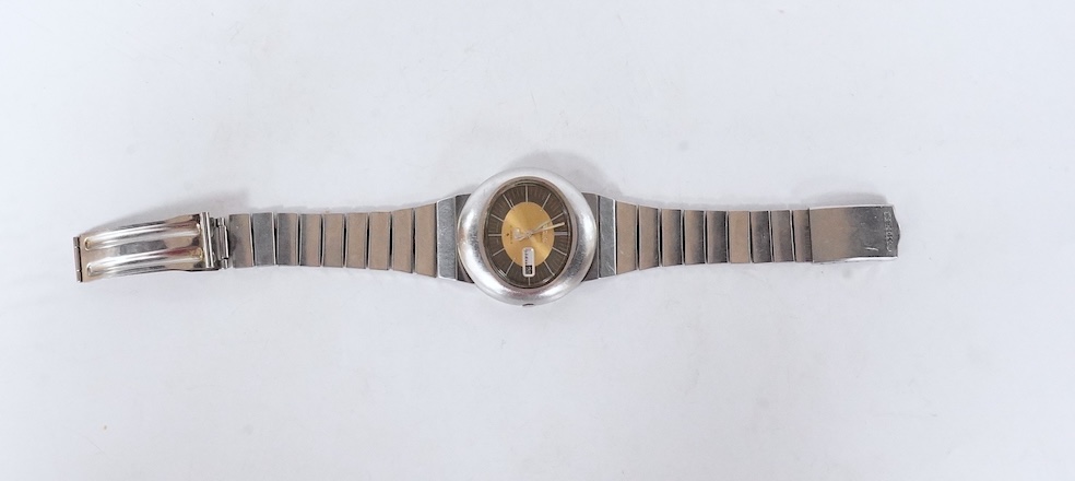 A gentleman's steel Seiko 5 Automatic wrist watch, with oval dial, baton numerals and date aperture, case diameter 40mm, case back numbered 228258, on a stainless steel Seiko bracelet(a.f.), no box or papers. Condition -